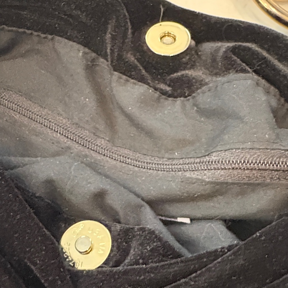Cul-de-sac Black Velvet‎ Hobo Bag with Gold Rings - Picture 3 of 4